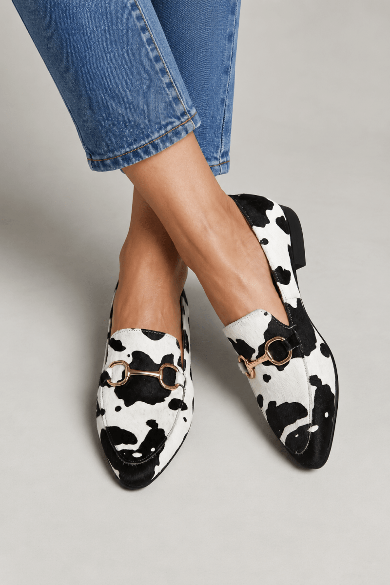 Mocasín de piel con estampado de leopardo en blanco y negro 34