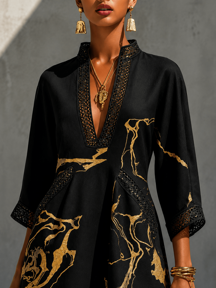 Vestido mini con cuello en V, estampado en negro y dorado S